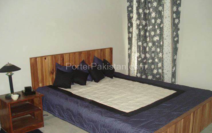 bhurban-cottages-murree-pakistan-black-white-room-www.GoGhoom.com_1_(5)