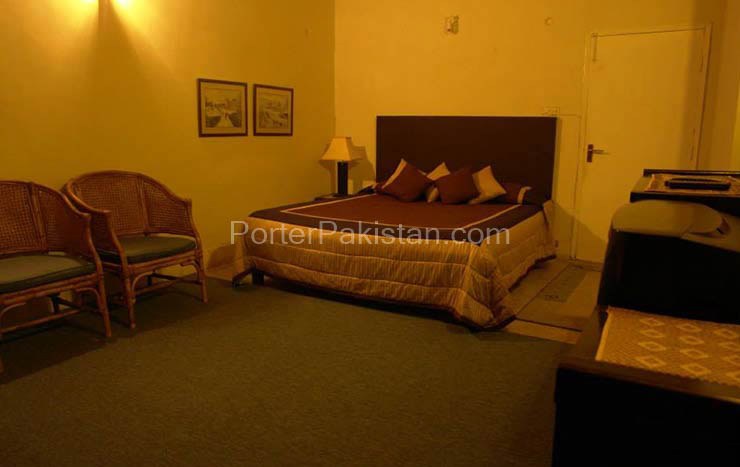 bhurban-cottages-murree-pakistan-maroon-room-www.GoGhoom.com_1_(4)