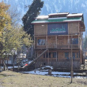 Khanabadosh Arang Kel (3)