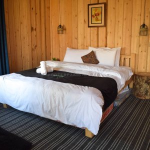 Khanabadosh Arang Kel (4)