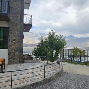 805642447