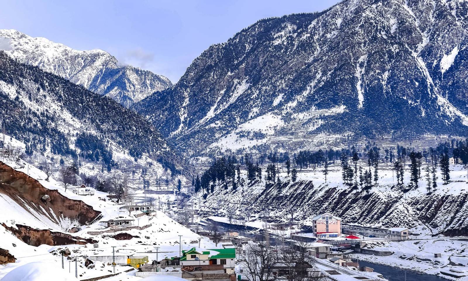 2. Kalam Valley – Snowy Beauty and Calm Surroundings